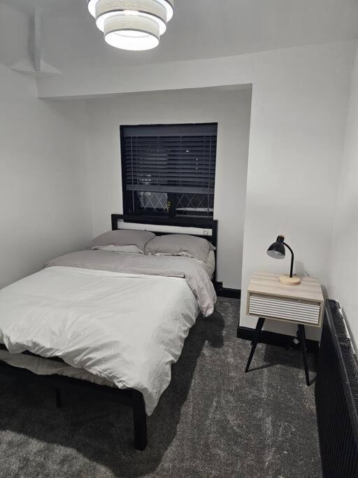 Quiet Family Home Tettenhall Экстерьер фото